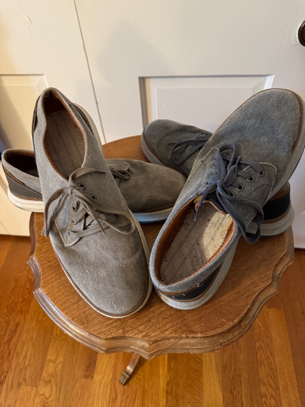 2 pair! GUC Mens Skechers Taupe + Navy Canvas Lace-Up *Missing Removable Insoles